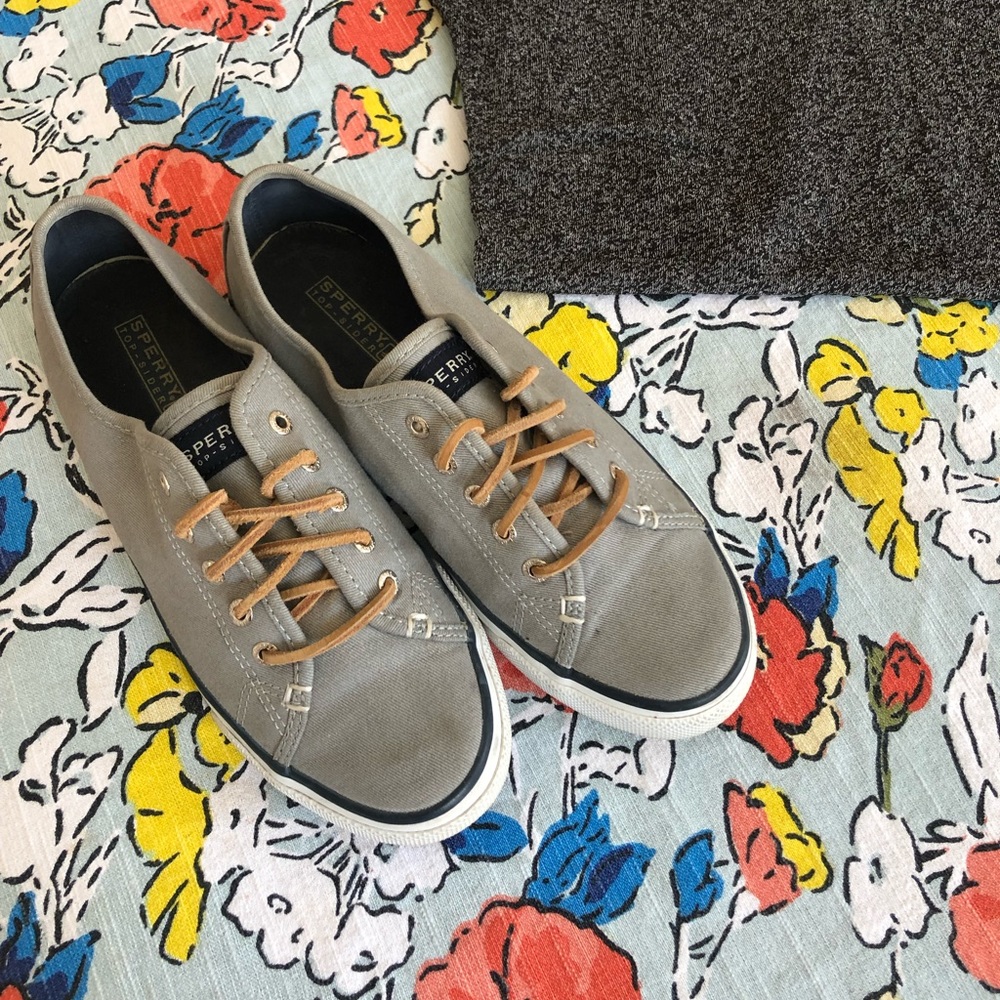 Super cute grey Sperry fashion sneakers
